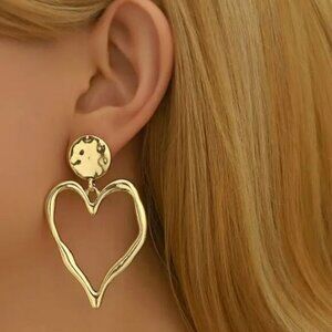 Heart gold stud large earrings